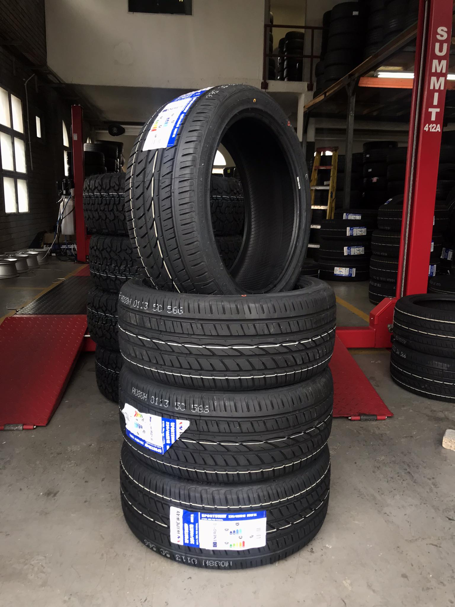 235 40 R18 Wideway Sportsway Tyres - Image 2