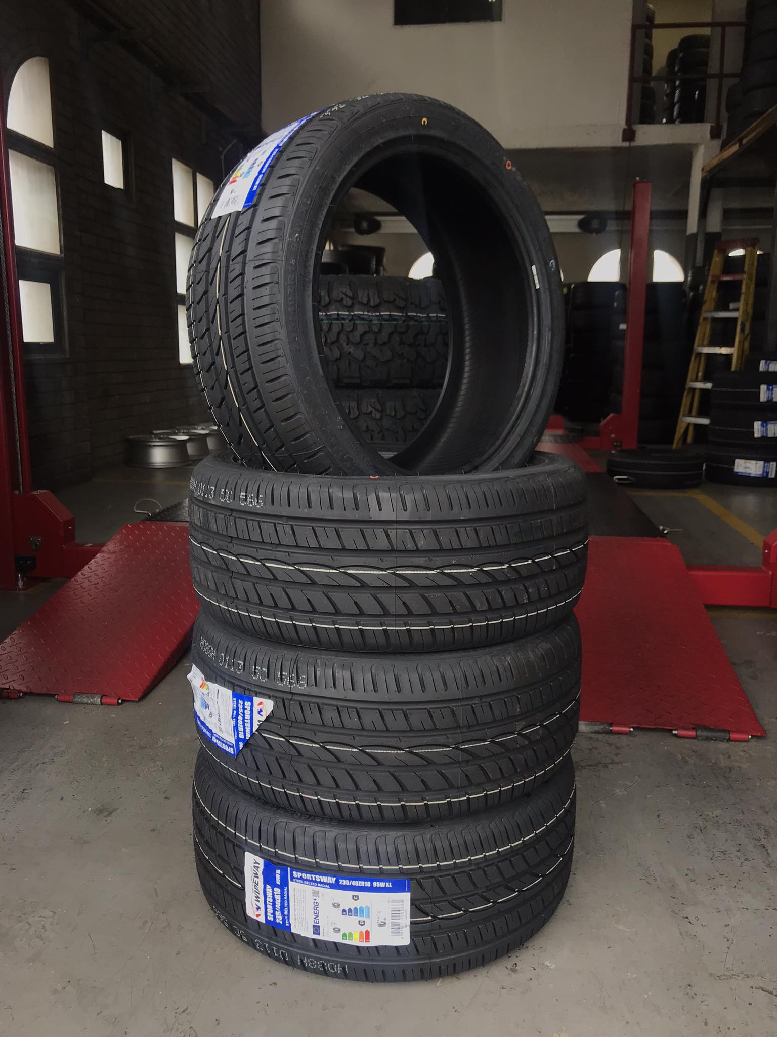 235 40 R18 Wideway Sportsway Tyres